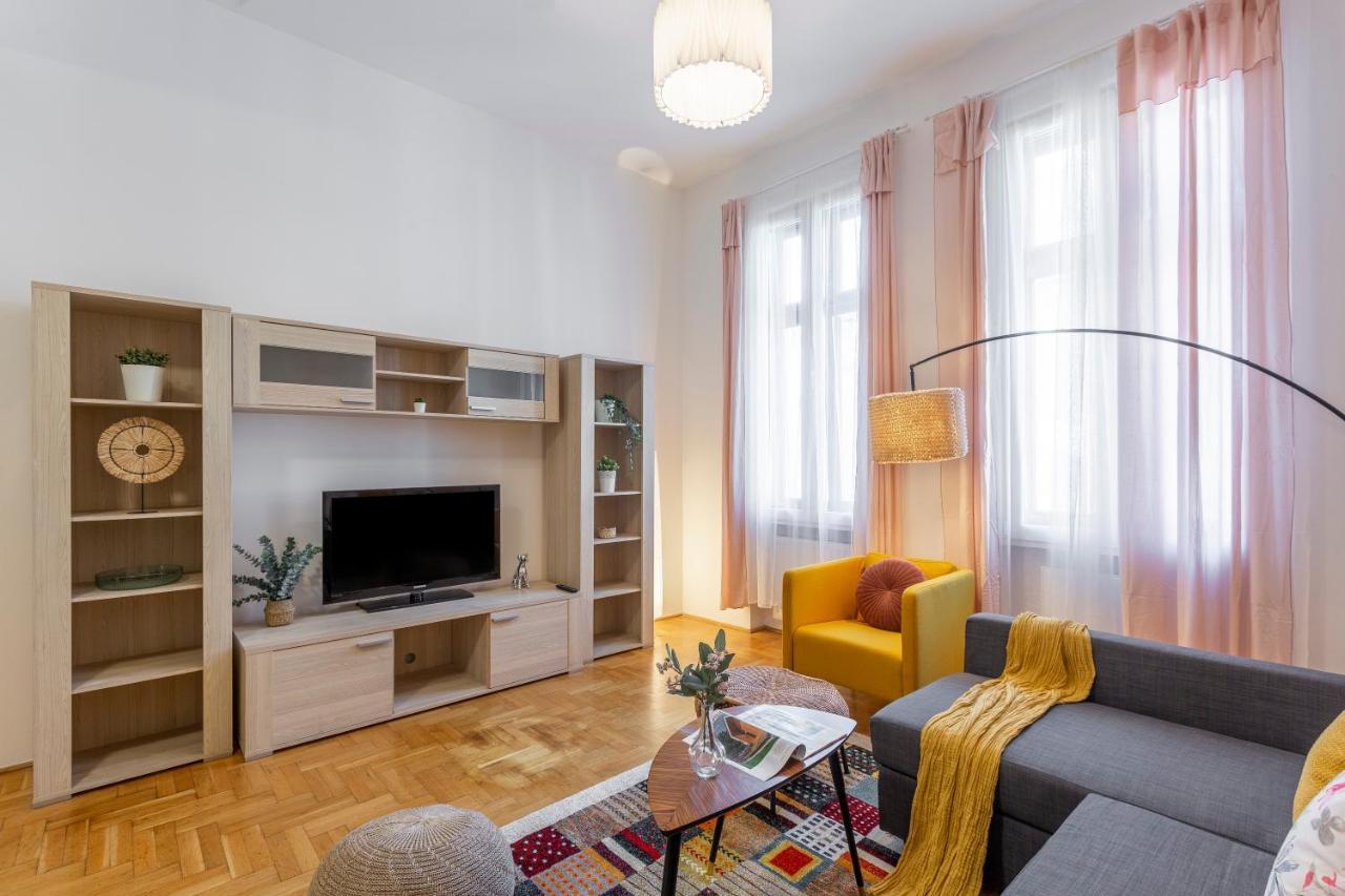 Cozy Home By Bella In The Heart Of Budapest Exterior foto